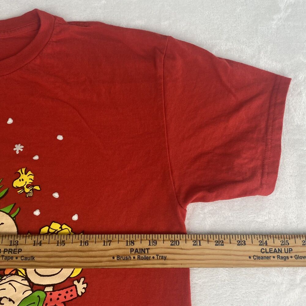 Peanuts Christmas Charlie Brown and The Gang Shirt Adult Large Red Short Sleeve - Picture 4 of 6